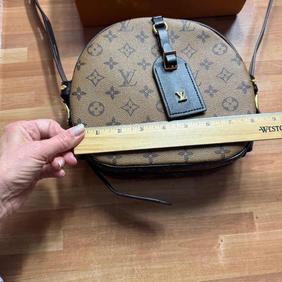 Tan/brown purse with box - Picture 4 of 15